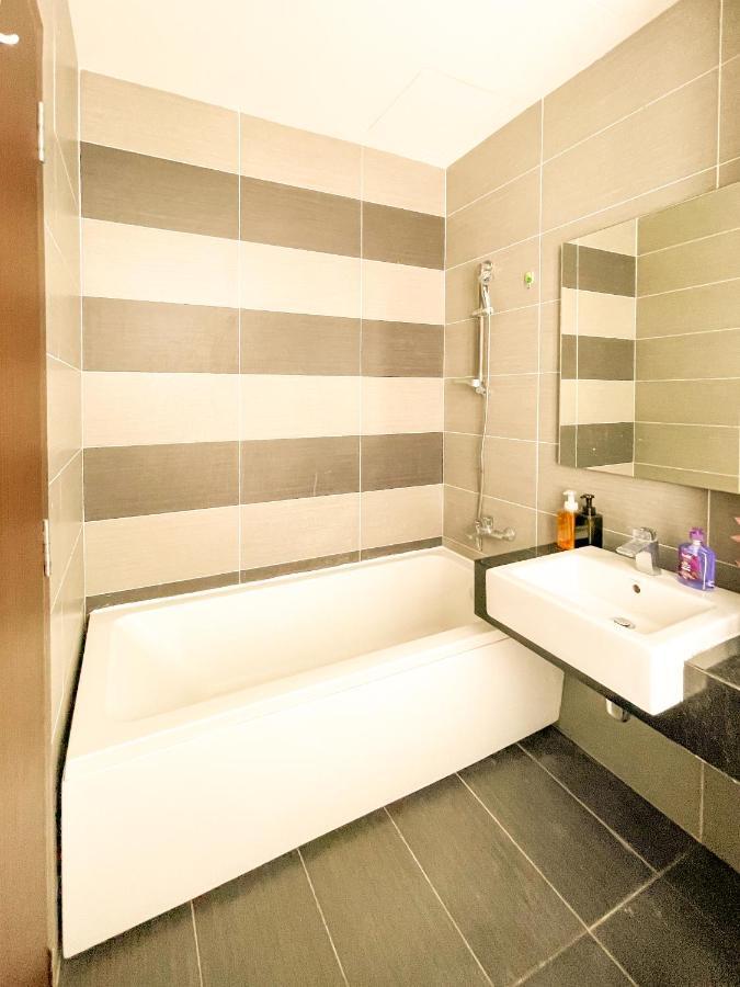 Apartment Ksl Mall 8-12 Pax, 65 Inc Tv Nflix ,hbo , Bathtub High Floor Johor Bahru