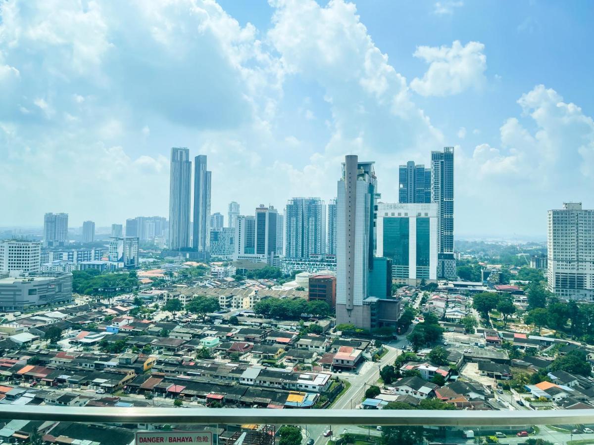 Ksl Mall 8-12 Pax, 65 Inc Tv Nflix ,hbo , Bathtub High Floor * Johor Bahru