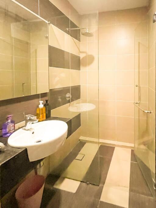 Ksl Mall 8-12 Pax, 65 Inc Tv Nflix ,hbo , Bathtub High Floor Apartment